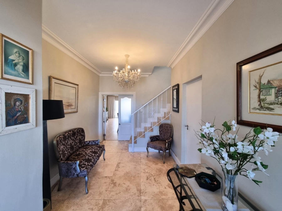 5 Bedroom Property for Sale in Sandbaai Western Cape